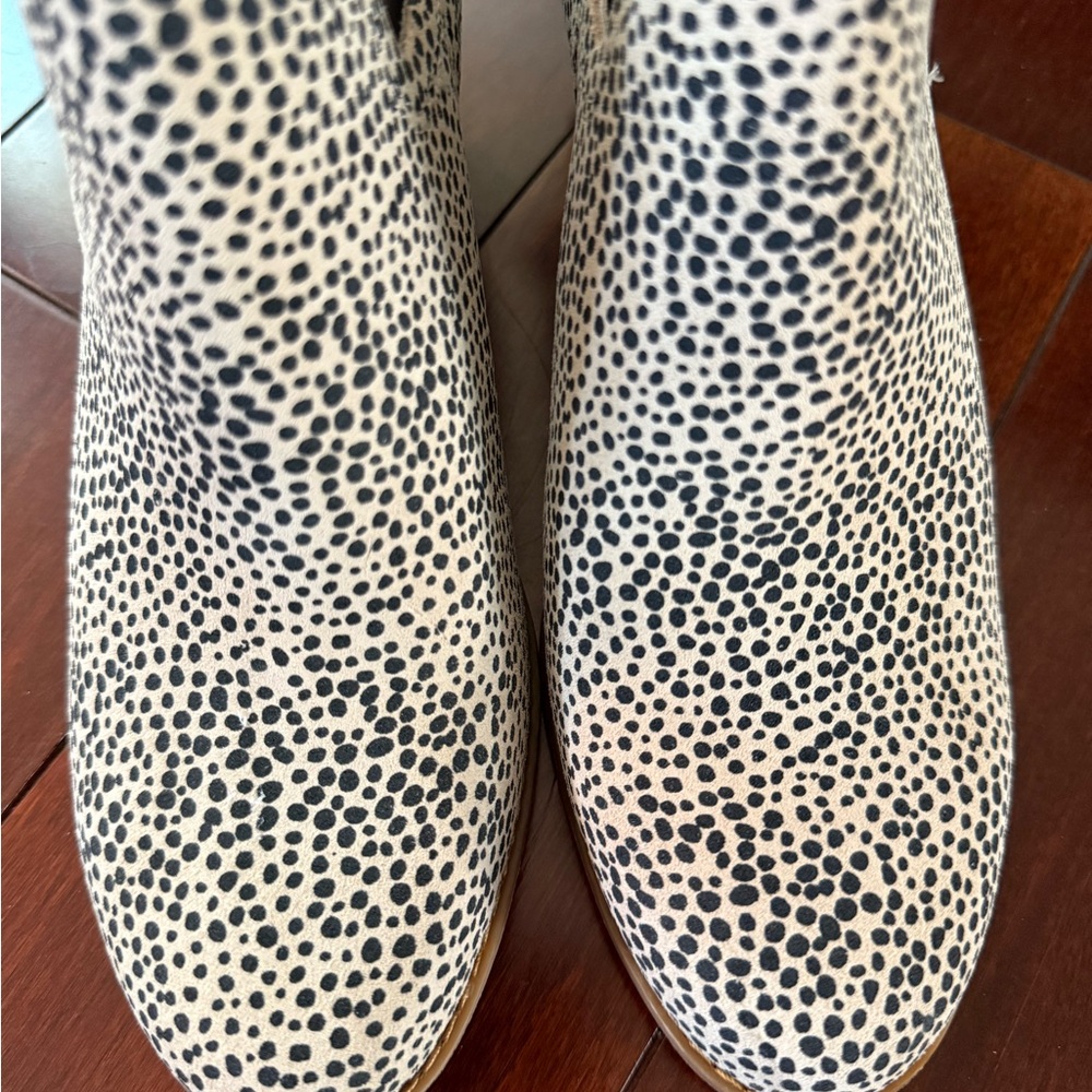 NWT and Box Toms Kallie Wedge Bootie - Picture 7 of 12